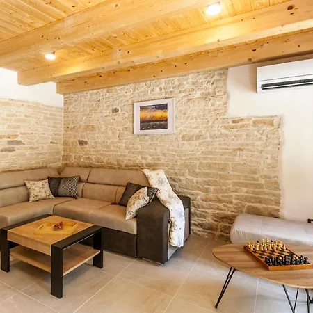 Doda With Heated Pool, Garden And Indoor Sauna In Istria Croatia Vila Modrusani