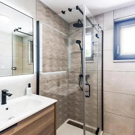 Vila Doda With Heated Pool, Garden And Indoor Sauna In Istria Croatia