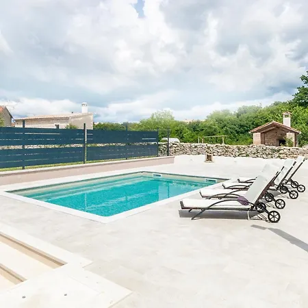 Doda With Heated Pool, Garden And Indoor Sauna In Istria Croatia